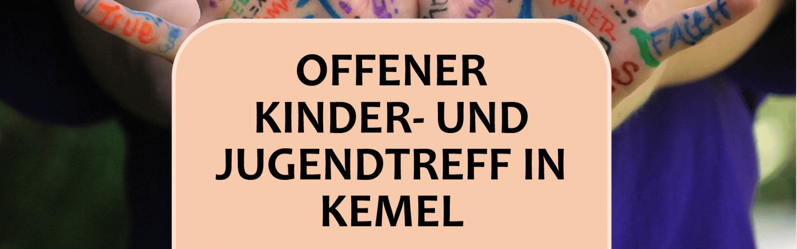 Bunte Kinderhände nach vorn gestreckt, Textbox zum offenen Kinder- und Jugendtreff Kemel.